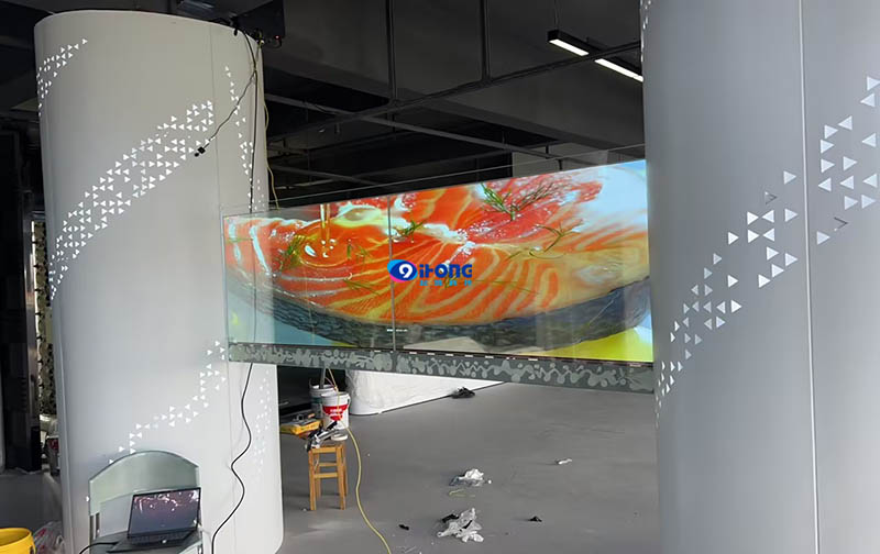 武漢某展廳啟用OLED透明屏，企業(yè)展示煥新顏